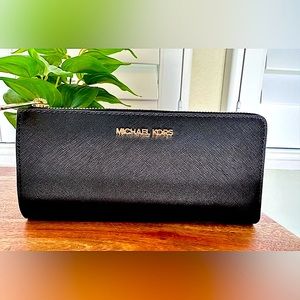 Michael Kors NWT black jet set leather wallet